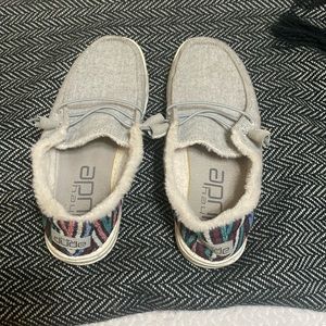 Size women’s 8 hey dudes